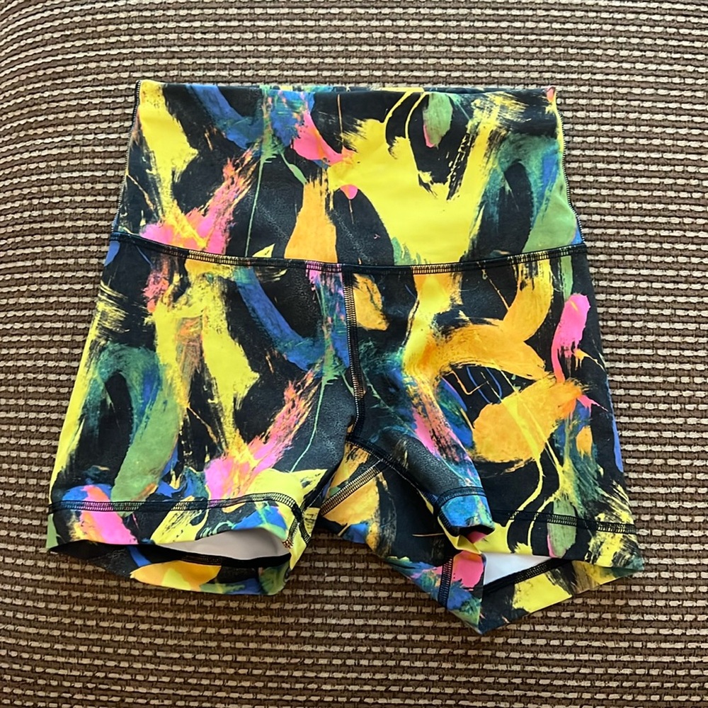 EUC Lululemon Wunder Train High-Rise Short 4" Undertone Black Multi